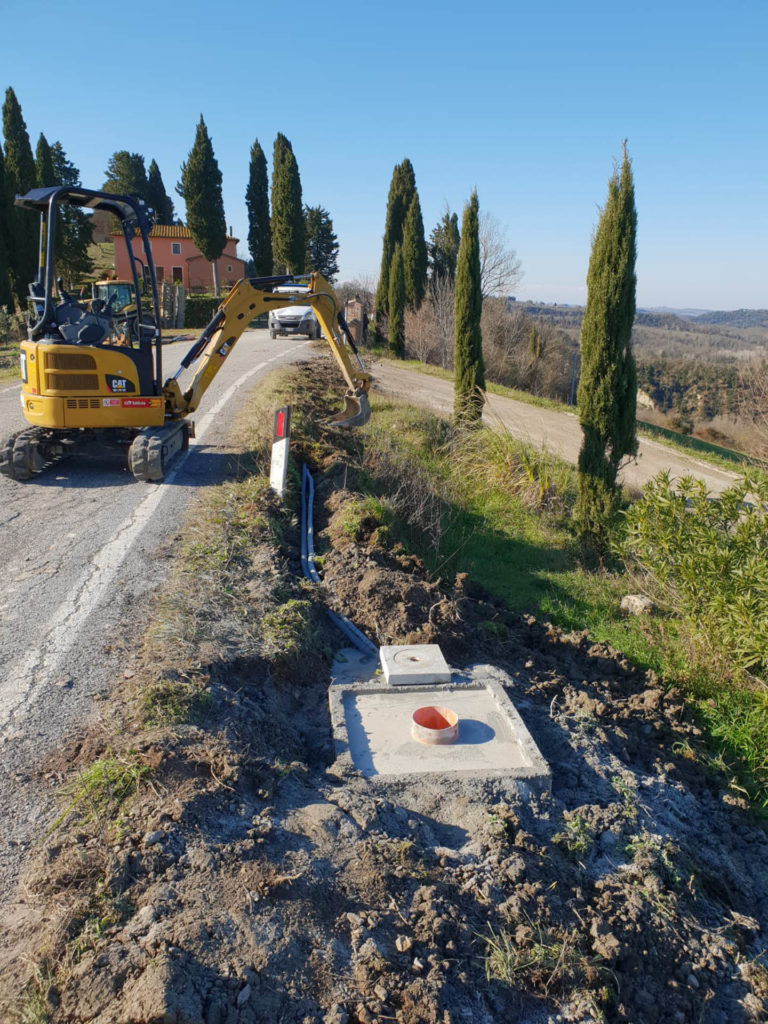 lavori di scavo e movimento terra con ruspa