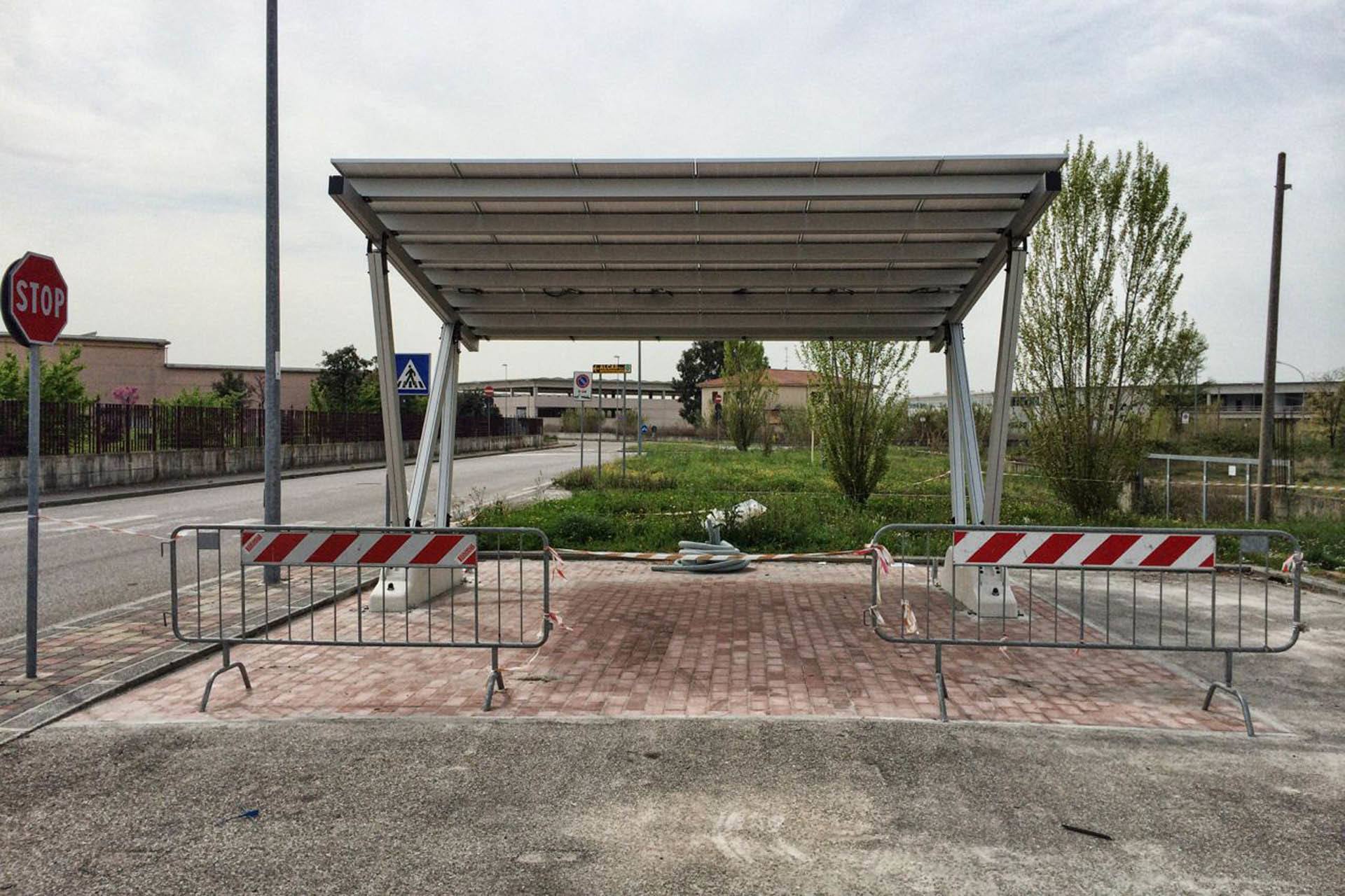 costruzione di opere pubbliche di una tettoia